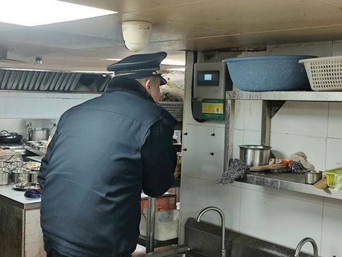 從市容衛(wèi)士到安全守護者,普陀城管用專業(yè)與溫度保障商戶燃氣安全